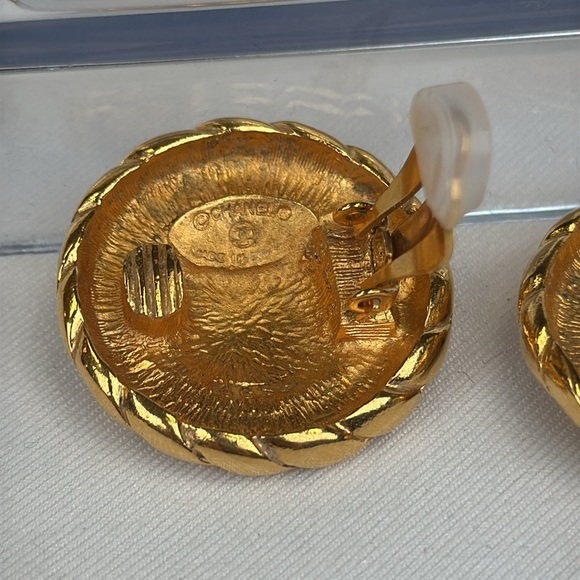COA CHANEL CC 24K Goldplated Earrings 1.2” Diameter Vintage Clip On - Picture 7 of 9